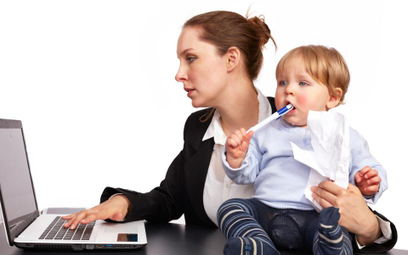 Czy praca na część etatu wydłuża urlop rodzicielski