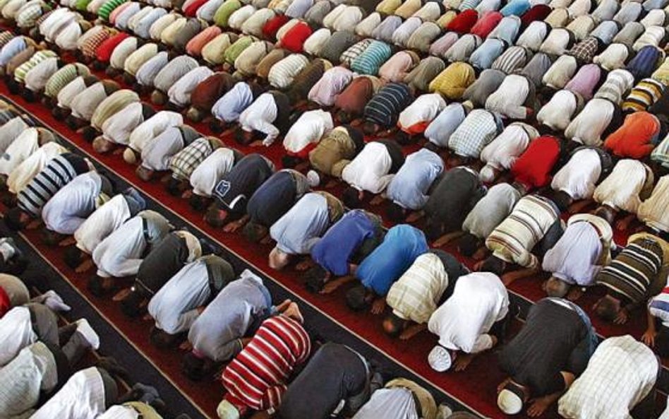 Turcy coraz powszechniej manifestują przywiązanie do wartości islamu