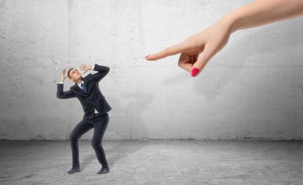 Skutki upływu terminu na rozwiązanie umowy z pracownikiem bez wypowiedzenia