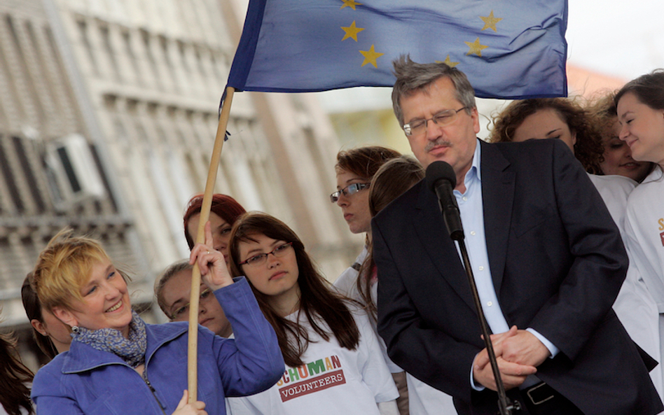 Bronisław Komorowski chce liberalnego in vitro. Palikot zachwycony