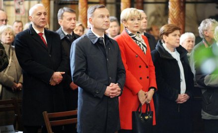 Andrzej Duda w trakcie mszy św. w katedrze wawelskiej z okazji 5. rocznicy pochówku Lecha i Marii Ka