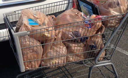 Australia: Klienci atakują sprzedawców. Powód? Brak foliowych toreb