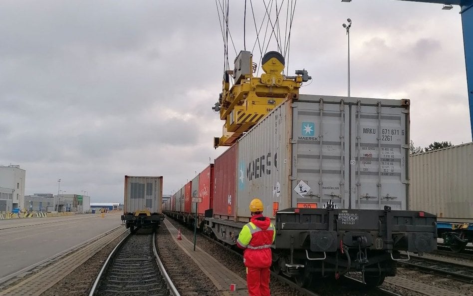 Kryzys Sueski pchnął ceny transportu w górę