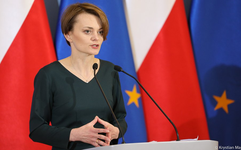 Emilewicz: Będzie odroczenie zwrotów za wycieczki