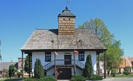 Burmistrz Sulmierzyc w Wielkopolsce, apelował do mieszkańców, by przestali szykanować rodzinę zakażo