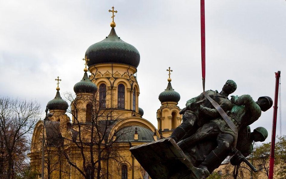 Demontaż Pomnika Czterech Śpiących