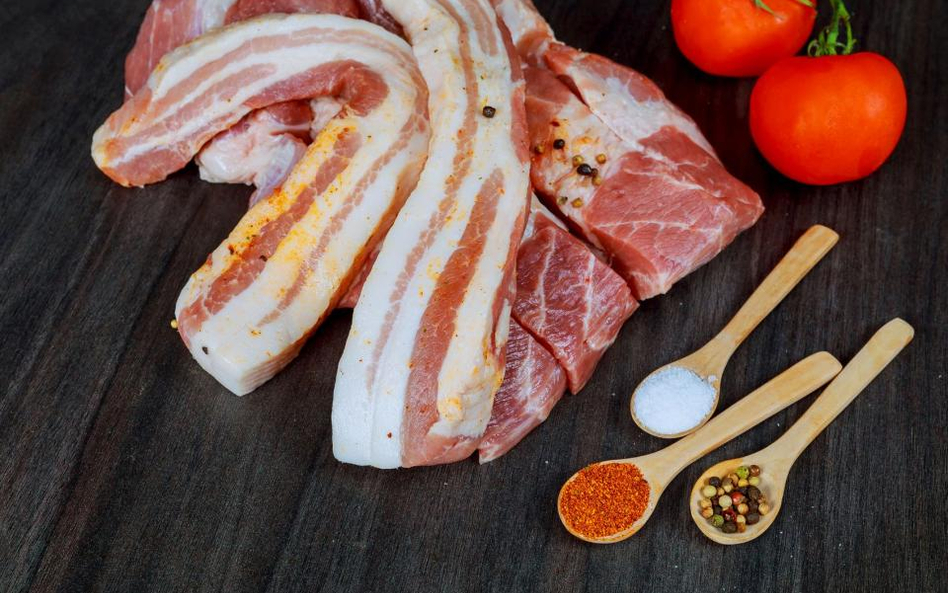 Doprawianie mięsa na grill w sklepie podlega kontroli inspekcji sanitarnej - wyrok NSA