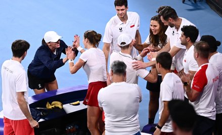 Awans zapewnili Katarzyna Kawa i Jan Zieliński, wygrywając w mikście 7:6 (7–5), 7:6 (7–3) z Coco Gau