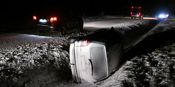 Atak zimy. Zablokowana trasa S7, setki samochodów w zaspach