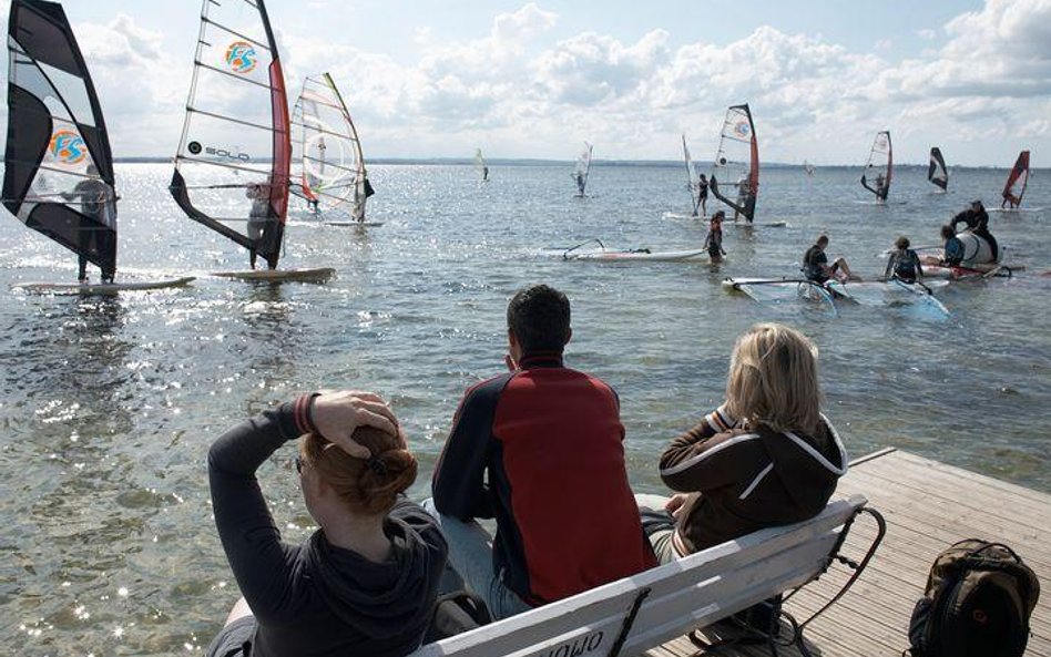 Członkowie szkoły windsurfingu w Chałupach, Zatoka Pucka