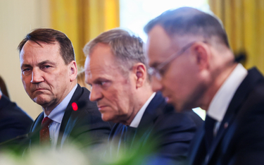 Pytany o decyzję Radosława Sikorskiego (z lewej) prezydent Andrzej Duda (z prawej) powiedział, że „n