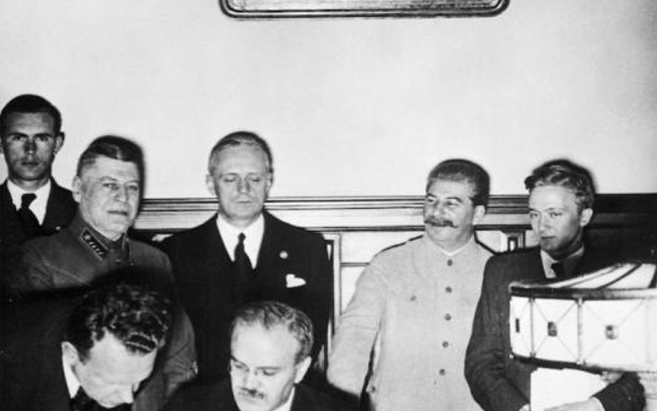Podpisanie paktu Ribbentrop-Mołotow na Kremlu 23 sierpnia 1939 roku