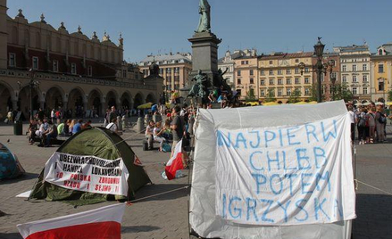 Policja usuwa obozowisko krakowskich oburzonych