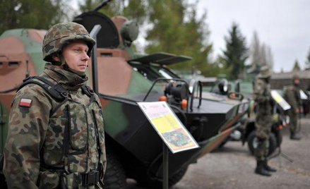 Prezentacja sprzętu siedleckiej jednostki podczas wizyty wicepremiera i ministra obrony narodowej To