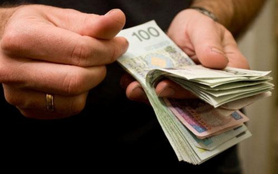Mniej transakcji, mniejsze obroty agentów