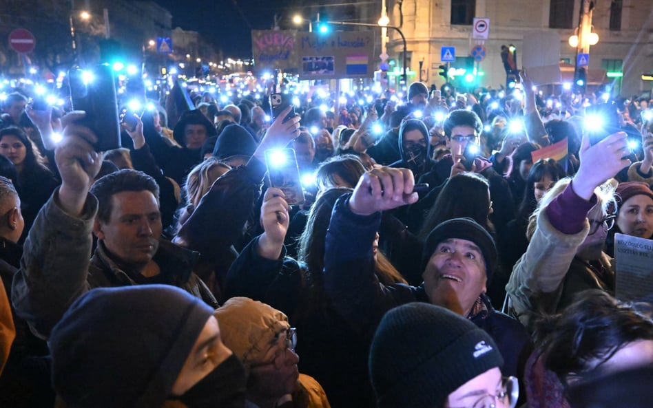 Antyrządowe protesty w Budapeszczcie po uchwaleniu zakazu organizacji Parady Równości