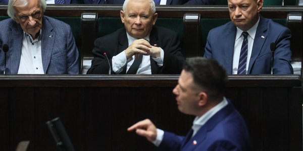„Szorstka przyjaźń” między Jarosławem Kaczyńskim a Sławomirem Mentzenem? O co chodzi w ich sporze?