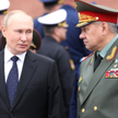 Władimir Putin (z lewej, na zdjęciu z ministrem obrony Siergiejem Szojgu) pilnie potrzebuje przełomu