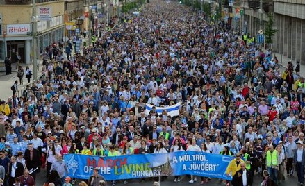 Tłumny węgierski Marsz Życia