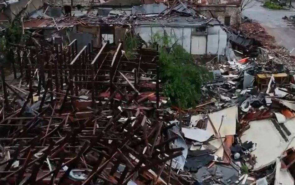 Zniszczenia po przejściu tornada nad miejscowością Sulphur