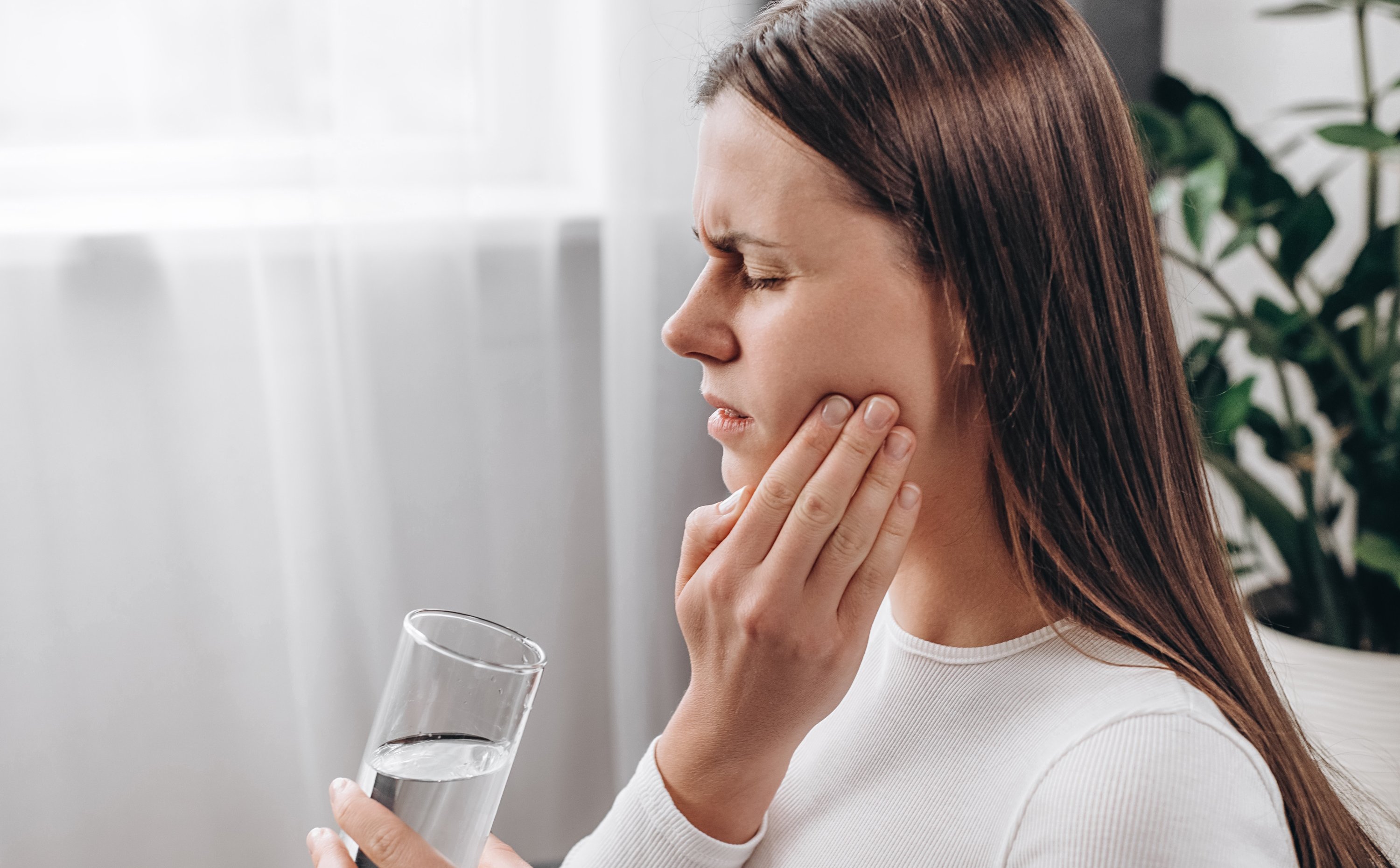 Zaskakujące źródło wrażliwości ludzkich zębów. Najnowsze odkrycie naukowców