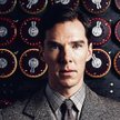 &#8222;Wired&#8221; Alan Turing (Benedict Cumberbatch) w plątaninie kabli i my&#347;li w &#8222;Grze