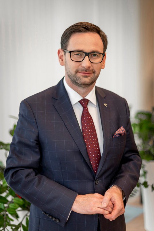 Orlen, na czele którego stoi Daniel Obajtek, konsekwentnie buduje koncern multienergetyczny. Po prze