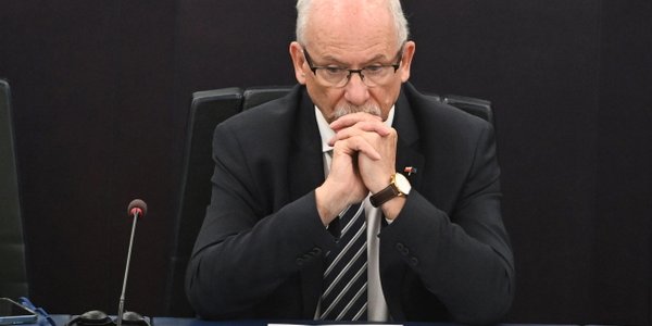 Janusz Lewandowski: Nowy rozdział dziejów polskiej głupoty