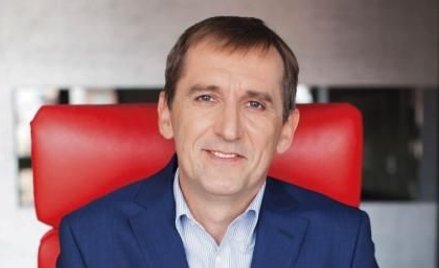 Prezesem grupy AB jest Andrzej Przybyło.