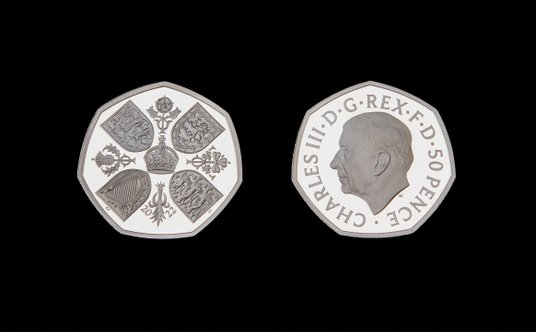 Nowe brytyjskie monety z wizerunkiem króla Karola III