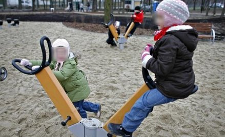 Wychowywanie dziecka nie zapewnia dłuższego urlopu macierzyńskiego