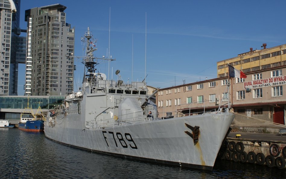 Awizo Lieutenant de vaisseau Le Hénaff (F789) w czasie jednej z wizyt w Gdyni. Fot./Łukasz Pacholski