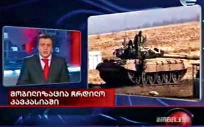 – Rosyjskie czołgi ostrzeliwują gruzińskie miasta – mówił zdenerwowany lektor. Relację zilustrowano 