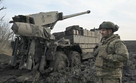 Francuska samobieżna haubica Caesar na froncie w Ukrainie. Paryż zdystansował Moskwę na rynku handlu