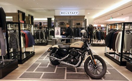 Belstaff kojarzy się przede wszystkim z kurtkami motocyklowymi, od dekad cenionych przez motocyklist