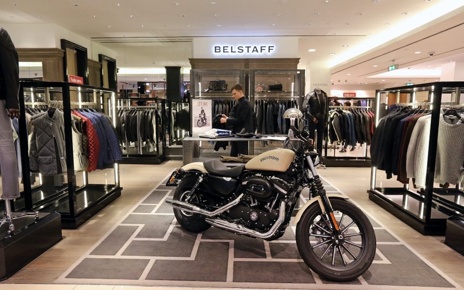 Belstaff kojarzy się przede wszystkim z kurtkami motocyklowymi, od dekad cenionych przez motocyklist