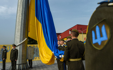 Uroczystość podniesienia ukraińskiej flagi z okazji Dnia Flagi