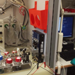 Pokój dr. Patricka Rucha przypomina bardziej laboratorium chemiczne niż miejsce, w którym powstają k
