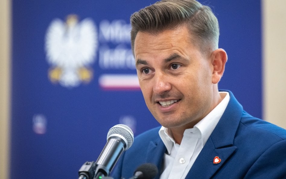 W korespondencji między Ministerstwem Finansów a wiceministrem sprawiedliwości Arkadiuszem Myrchą te