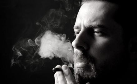 Eksperci przekonują, że papierosy bezdymowe nie emitują tak dużej ilości szkodliwych substancji jak 