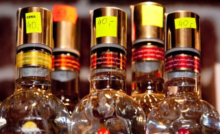 Polskę zalewa lewy alkohol