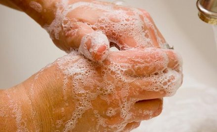 Lekarze przestrzegają przed używaniem antybakteryjnych mydeł