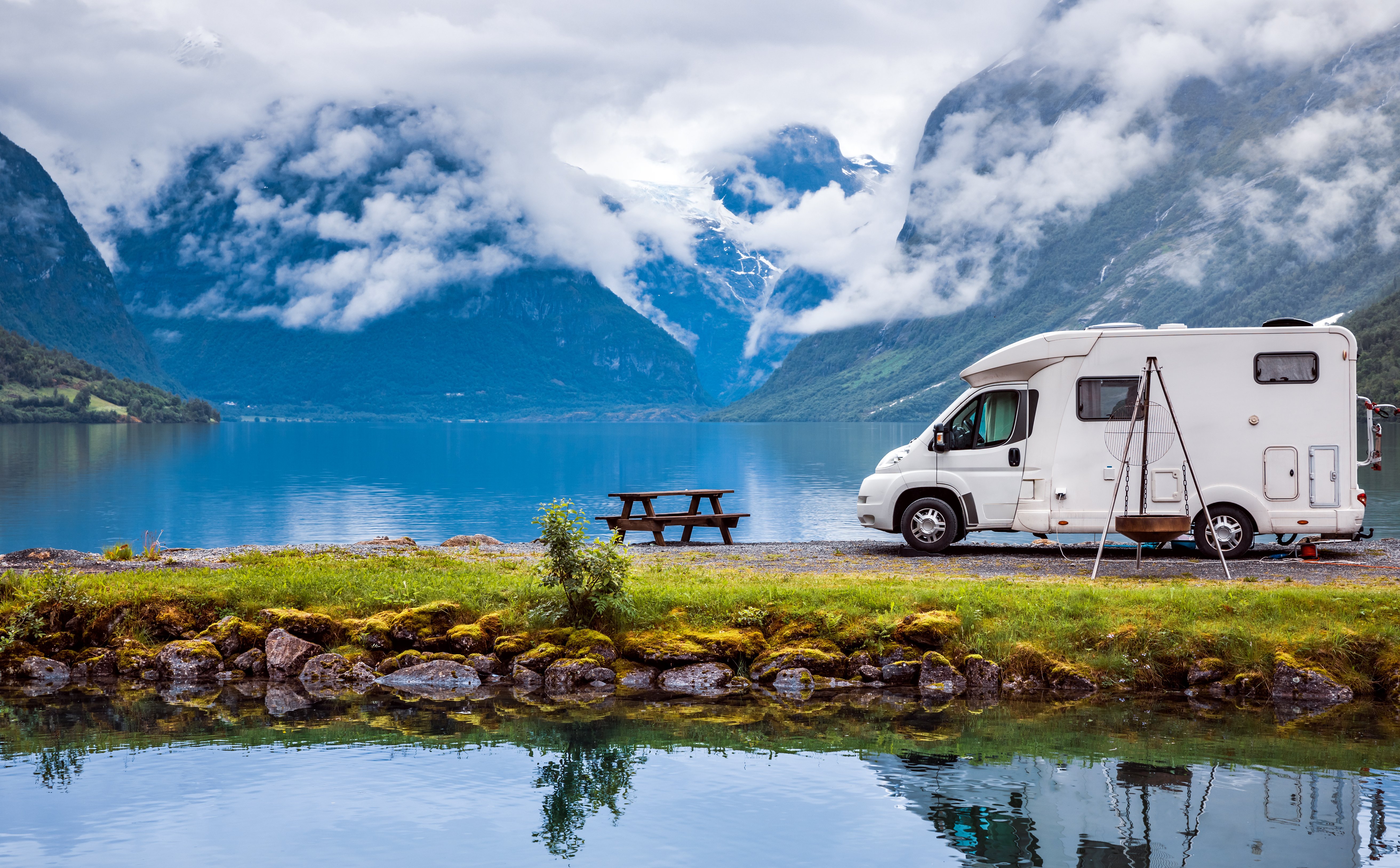 Kamper w podatkowych kosztach firmy? Fiskus raz się zgadza, raz nie