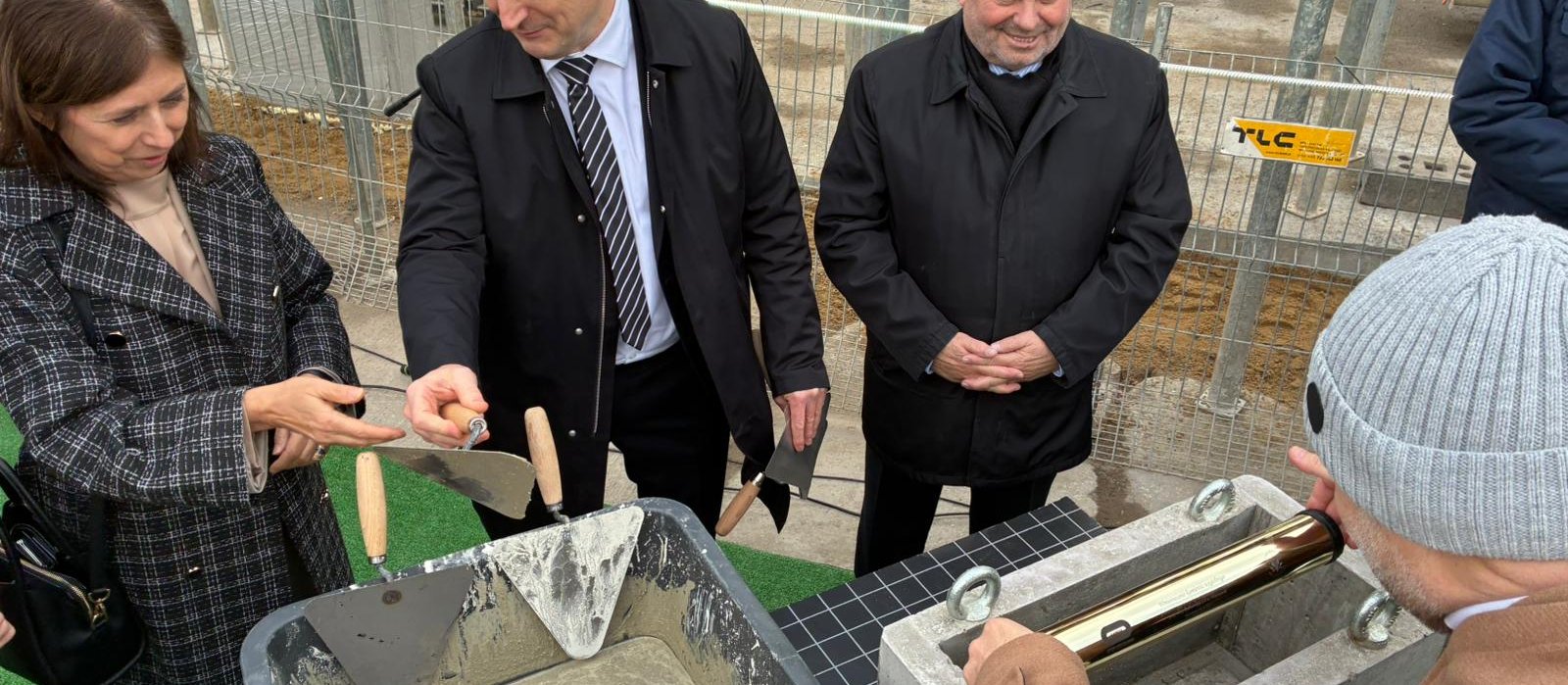 Uniwersytet Warszawski inwestuje w nowoczesny wydział. Na budowie odkopano stary tunel metra i pistolety z Powstania