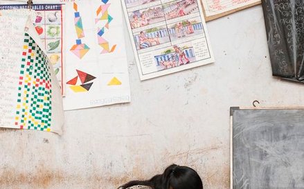 Fot: Susan Smart. Zdjęcie pokazujące pacjenta leczonego w klinice w Indiach.