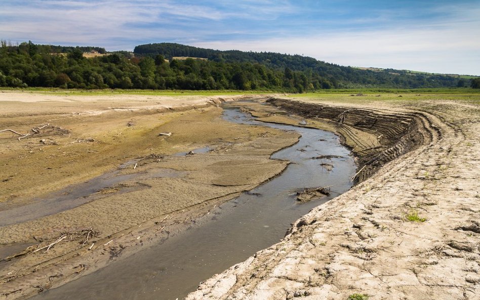 Liczba dni, kiedy gdzieś na świecie temperatura przekracza 50 stopni Celsjusza  wynosi już średnio o