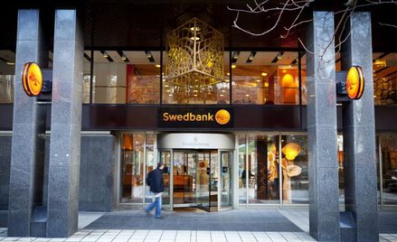 Swedbank traci na Łotwie