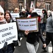 Pracownicy sądów i prokuratur od kilku lat żądają podniesienia płac. Na zdjęciu protest w tej sprawi