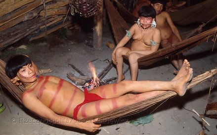 Tu wciąż rozpalają ogień, pocierając o siebie kawałki drewna dzikiego kakaowca