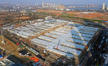 Jeden z dwóch szybko budowanych szpitali na przedmieściach Wuhan